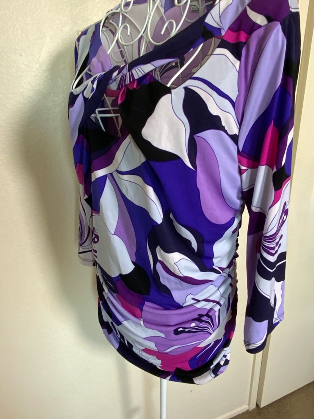 Jennifer Lopez Purple and White Floral Print Top - Picture 5 of 7